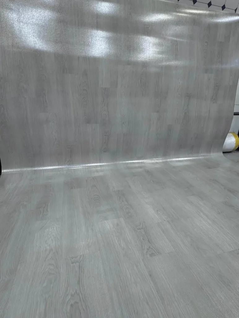 Linóleo 0,88 mm CHI-180A-5 – Madera gris clara